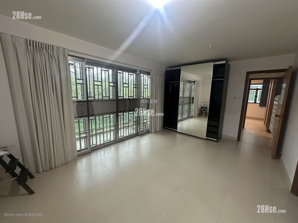 Village Sell 3 Bedrooms , 4 Bathrooms 1,400 ft²