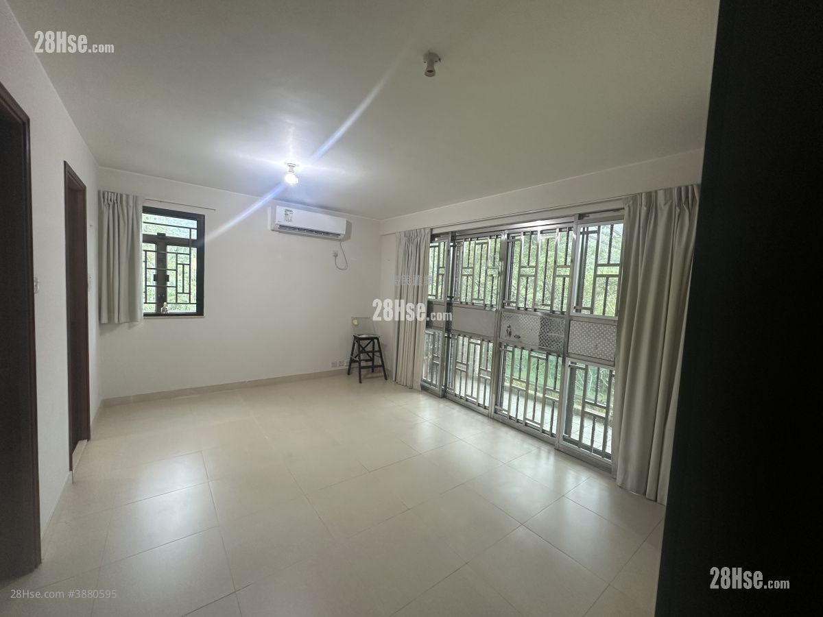 Village Sell 3 Bedrooms , 4 Bathrooms 1,400 ft²