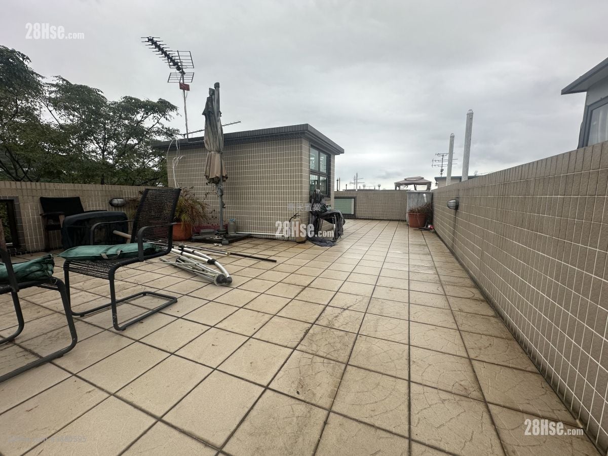 Village Sell 3 Bedrooms , 4 Bathrooms 1,400 ft²
