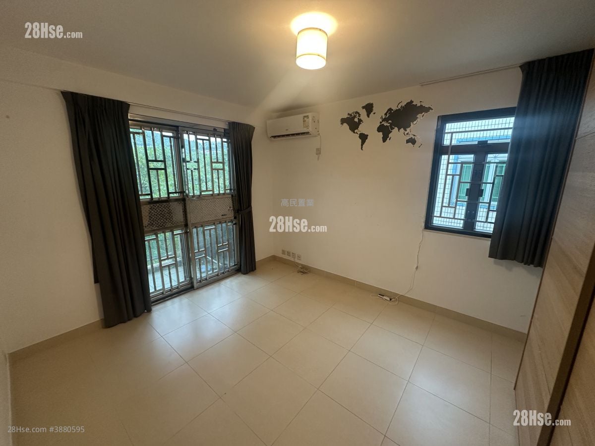 Village Sell 3 Bedrooms , 4 Bathrooms 1,400 ft²
