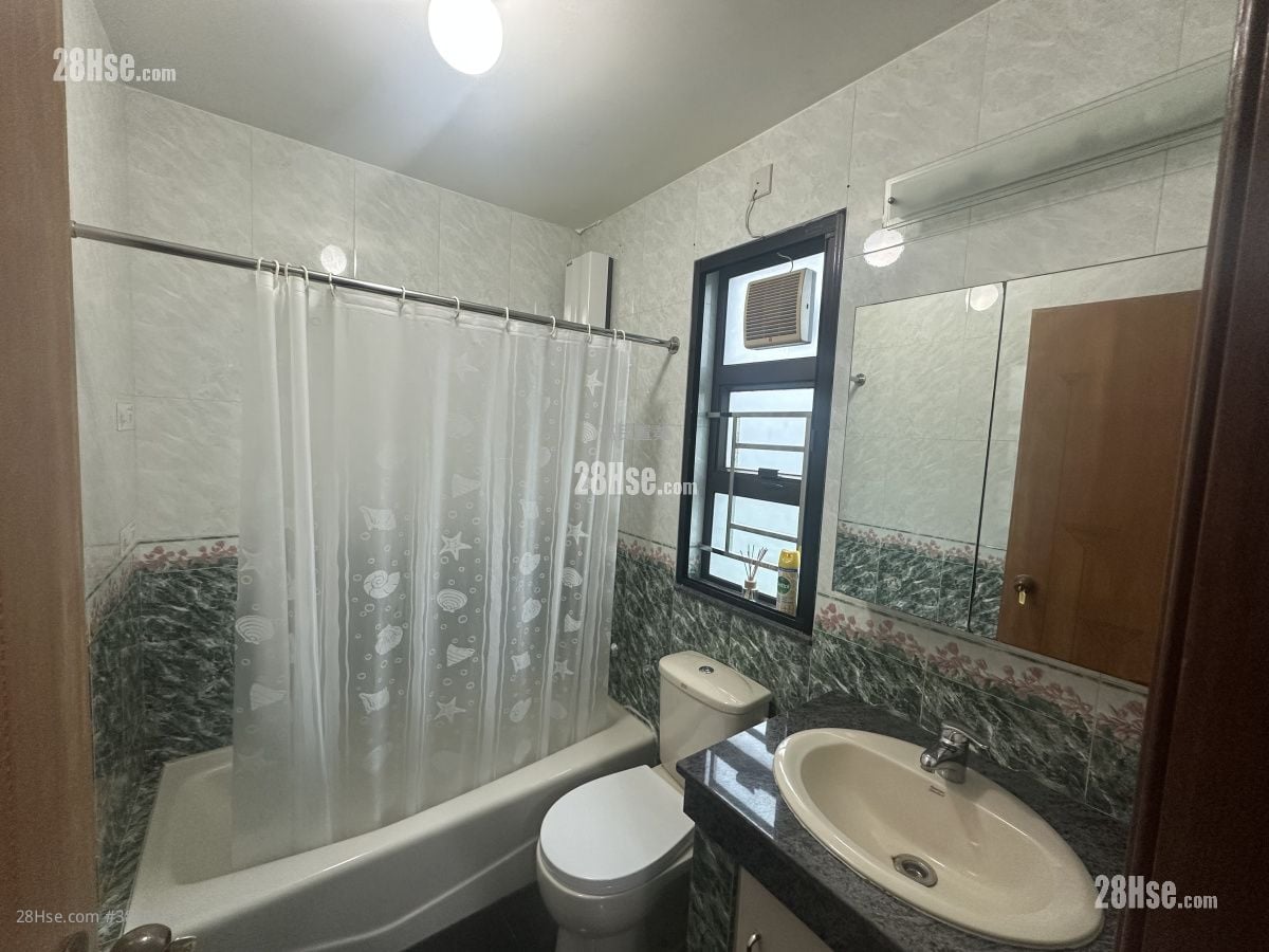 Village Sell 3 Bedrooms , 4 Bathrooms 1,400 ft²
