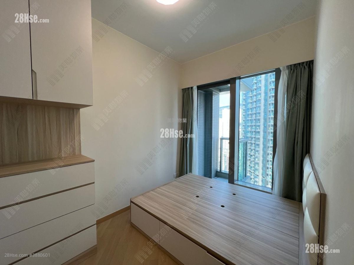 Grand Central Sell 2 Bedrooms 522 ft²