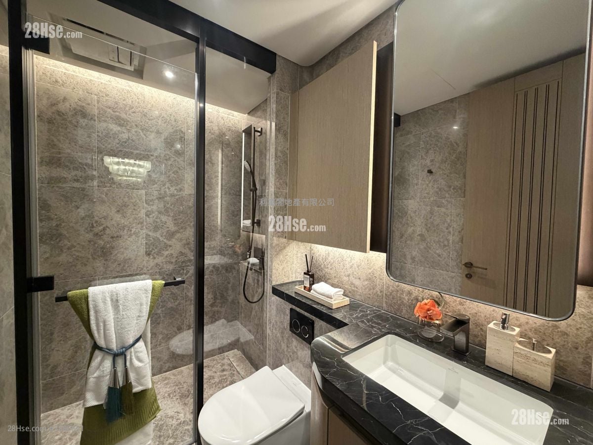 Villa Lucca Sell 4 Bedrooms 1,187 ft²