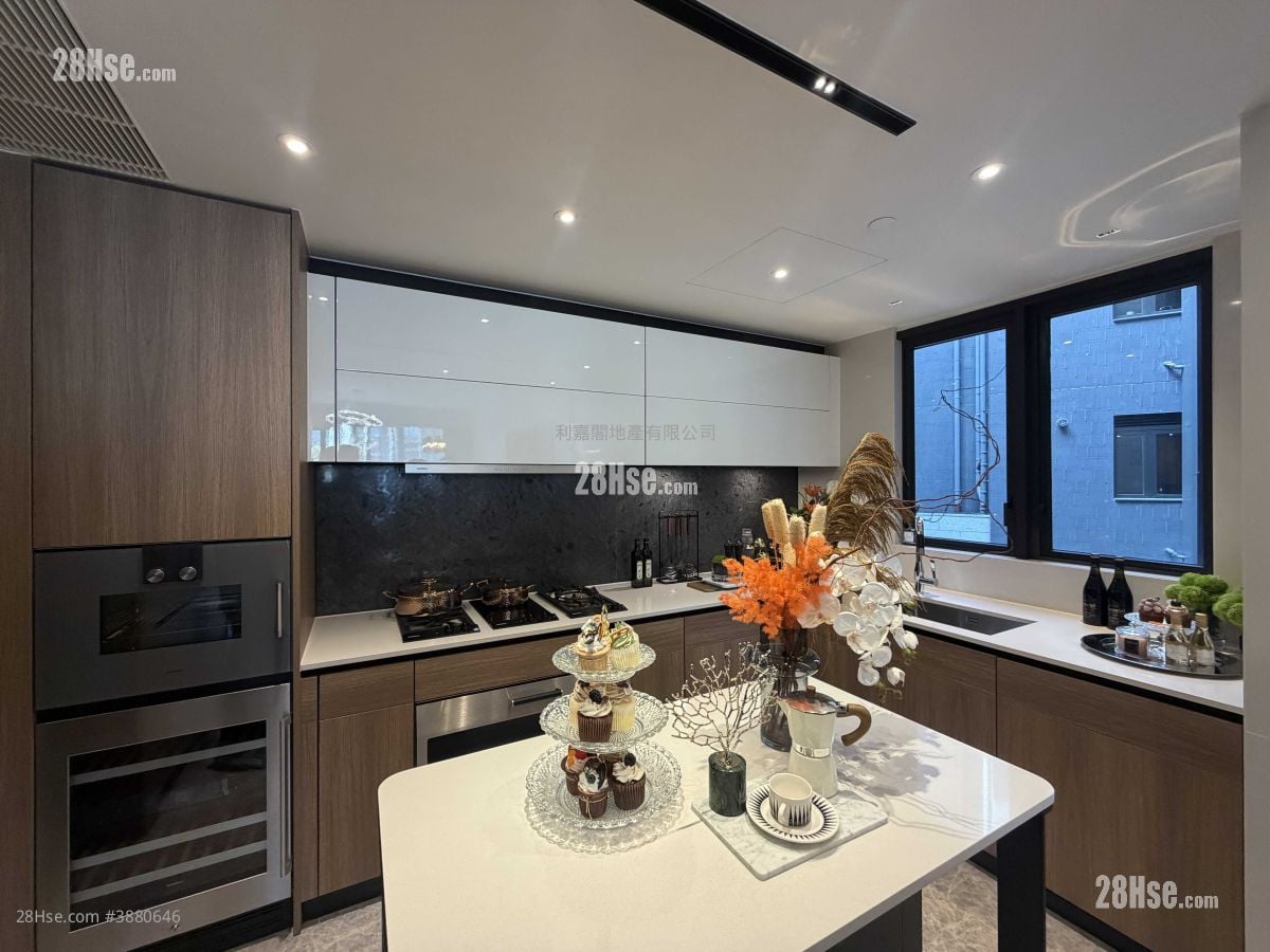 Villa Lucca Sell 4 Bedrooms 1,187 ft²