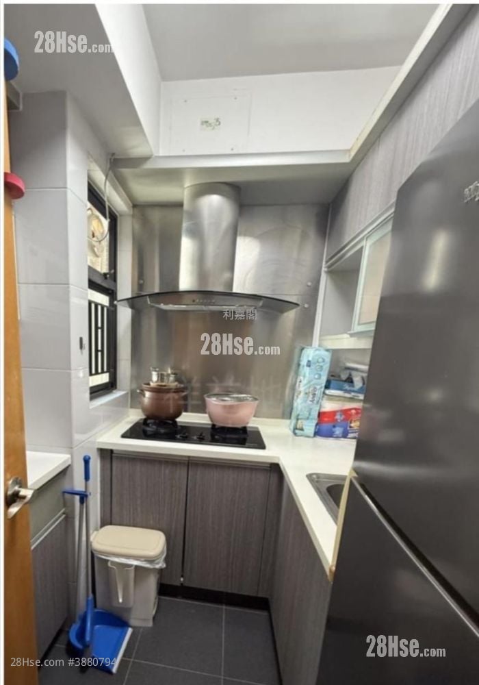 Beneville Rental 2 Bedrooms , 1 Bathroom 445 ft²