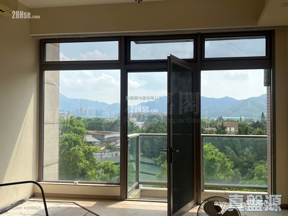 The Woodsville Rental 1,221 ft²