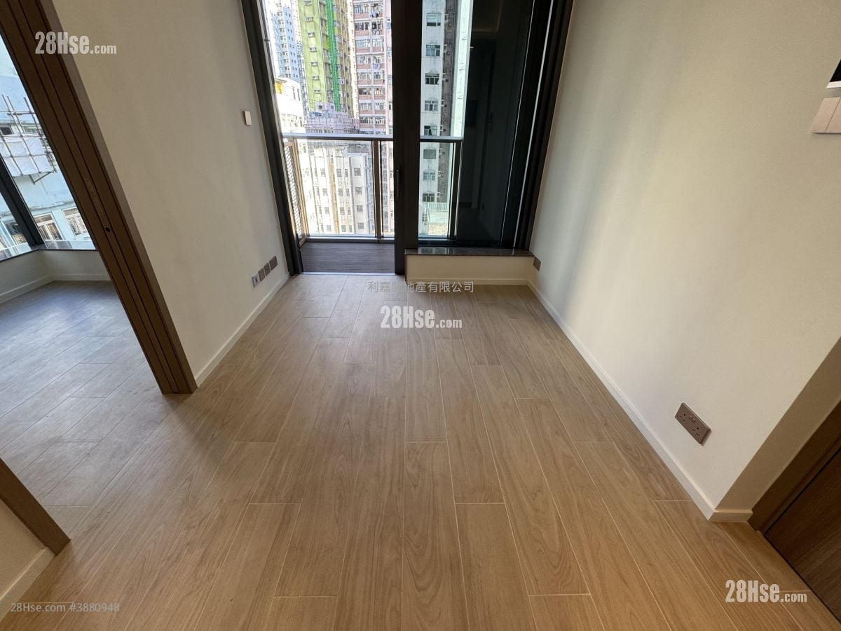 Des Voeux W Residence Sell 1 Bedroom 275 ft²