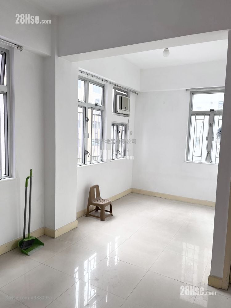 Jet Foil Building Sell 1 Bedroom , 1 Bathroom 332 ft²