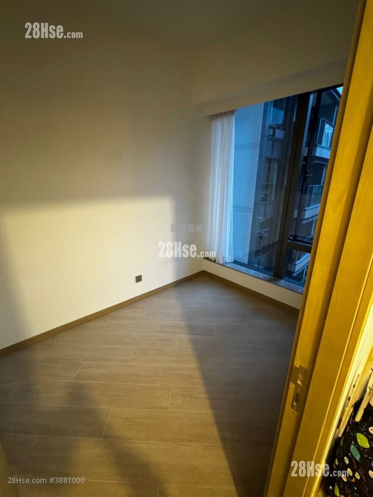 Uptown East Rental 2 Bedrooms , 1 Bathroom 515 ft²