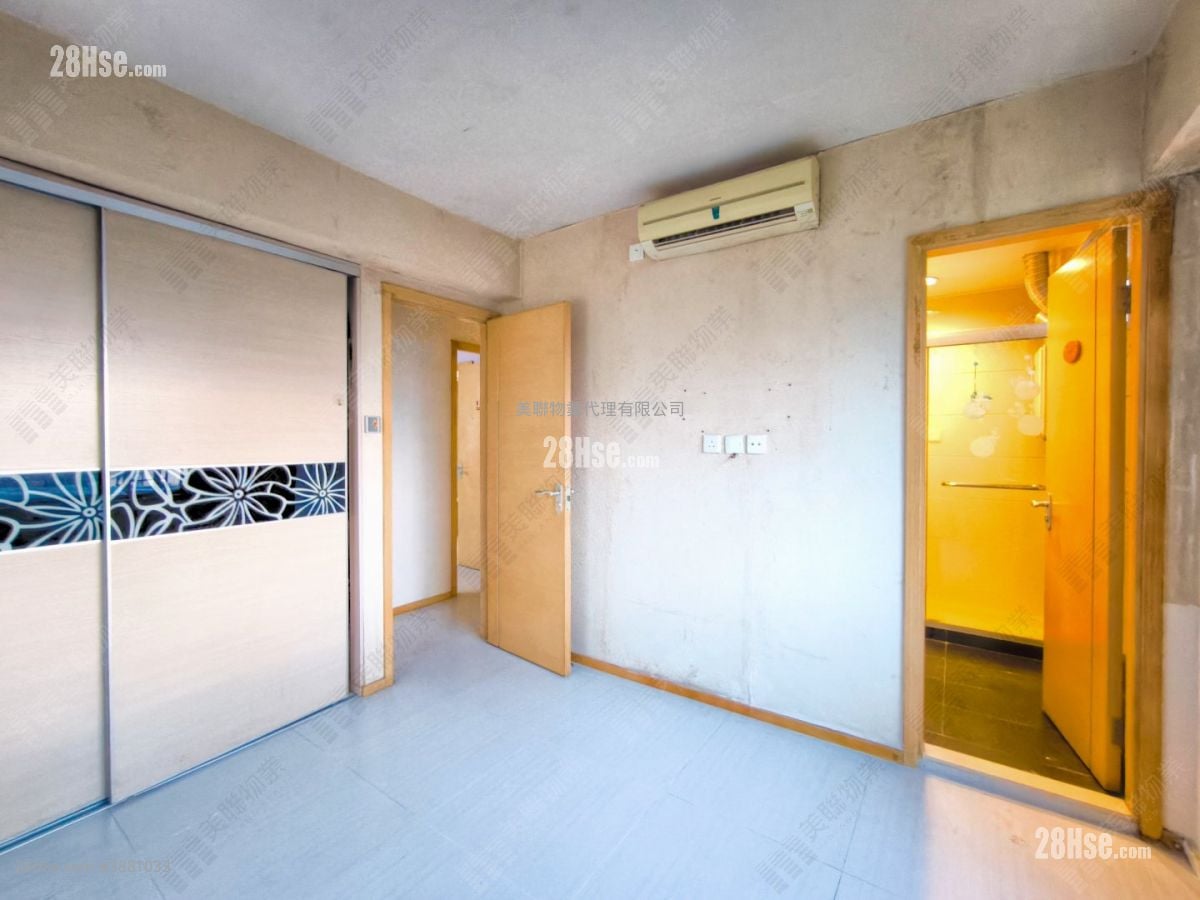 Mei Foo Sun Chuen Sell 3 Bedrooms , 2 Bathrooms 826 ft²