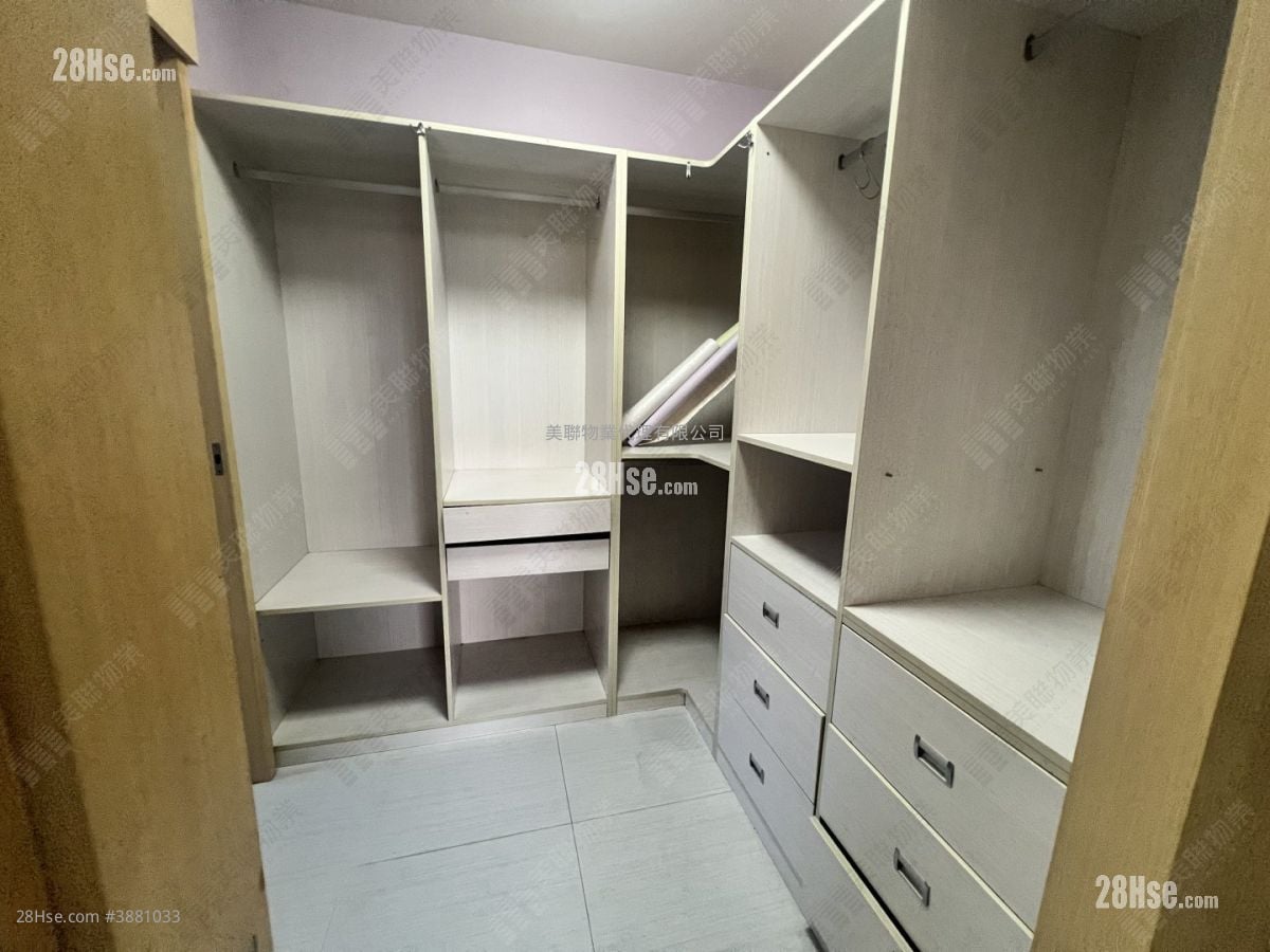 Mei Foo Sun Chuen Sell 3 Bedrooms , 2 Bathrooms 826 ft²
