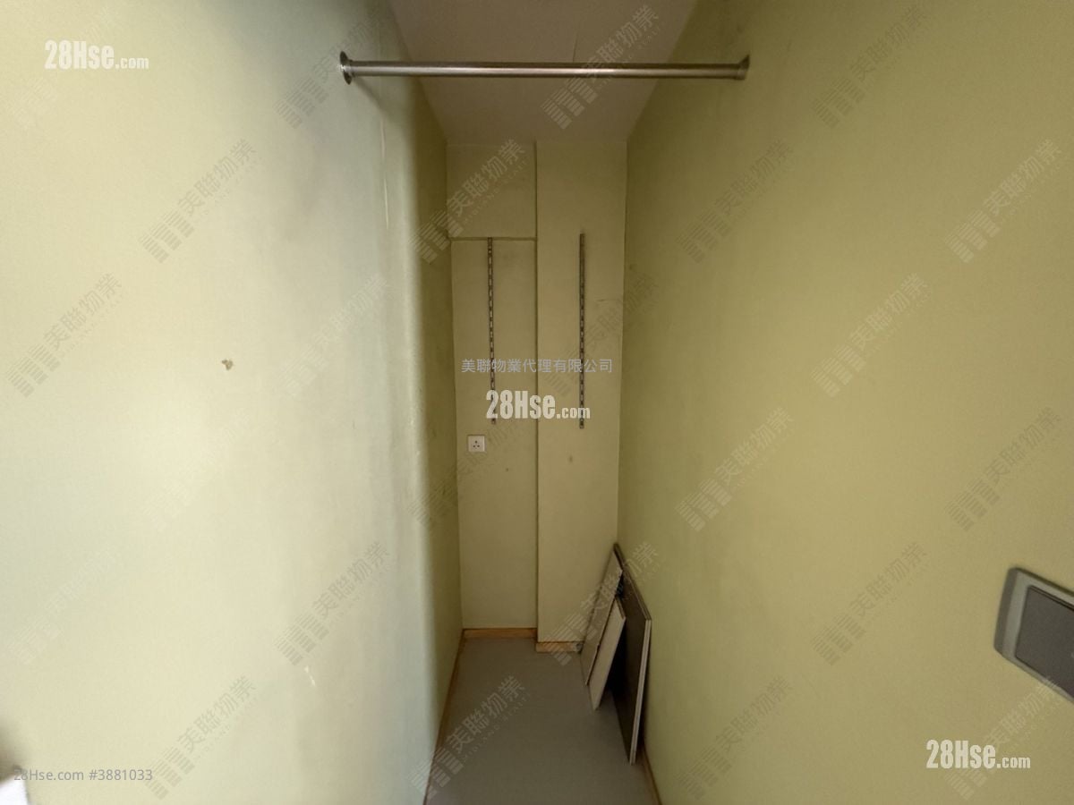Mei Foo Sun Chuen Sell 3 Bedrooms , 2 Bathrooms 826 ft²