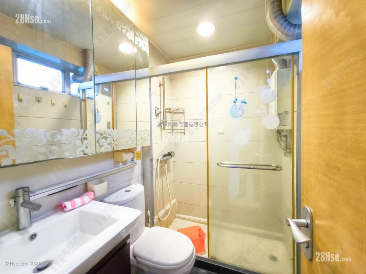 Mei Foo Sun Chuen Sell 3 Bedrooms , 2 Bathrooms 826 ft²
