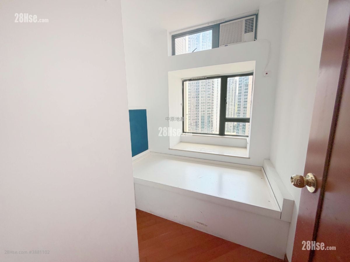 Residence Oasis Sell 3 Bedrooms , 2 Bathrooms 722 ft²