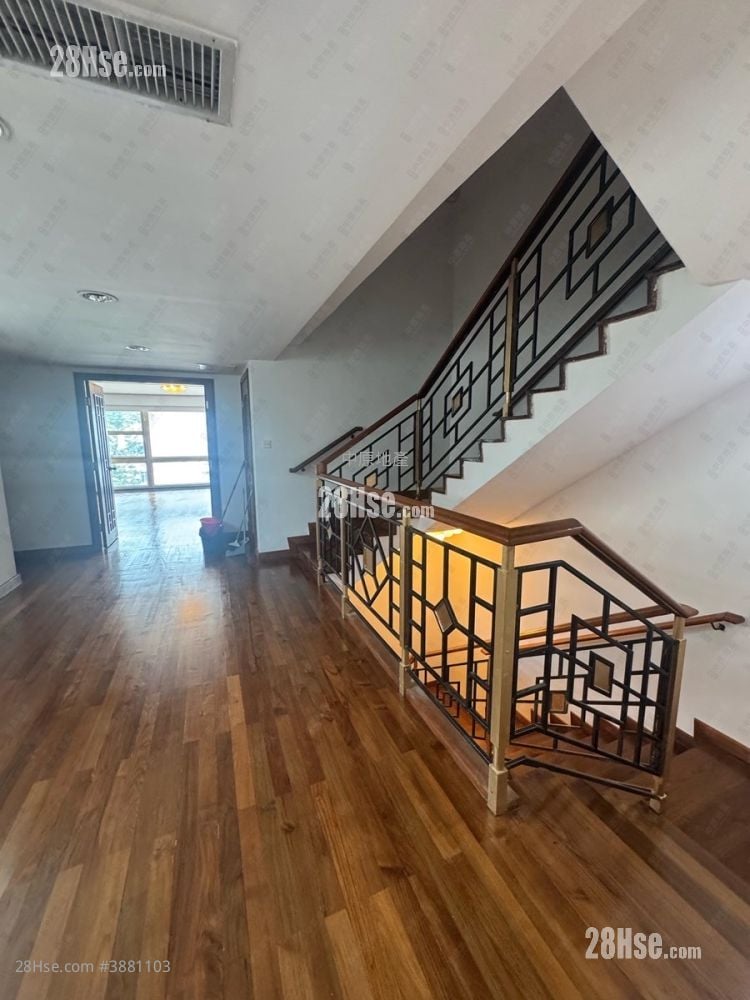 La Salle Place Sell 5+ Bedrooms 4,989 ft²