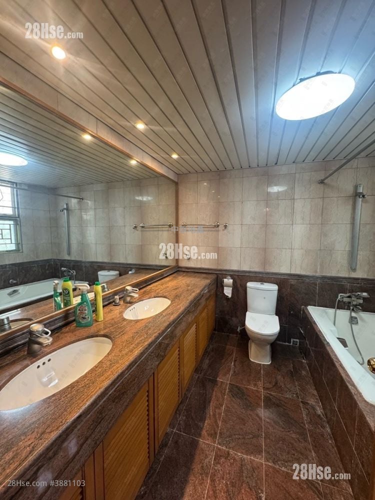 La Salle Place Sell 5+ Bedrooms 4,989 ft²
