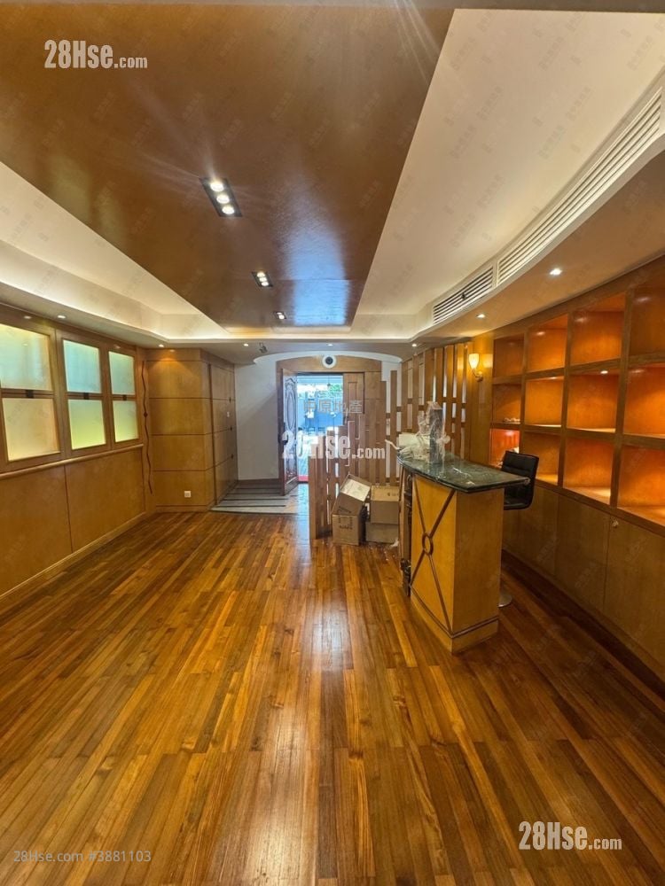 La Salle Place Sell 5+ Bedrooms 4,989 ft²