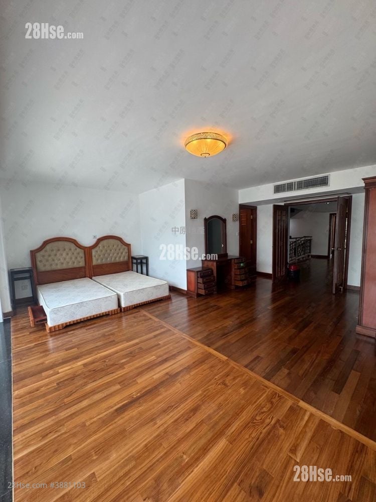 La Salle Place Sell 5+ Bedrooms 4,989 ft²
