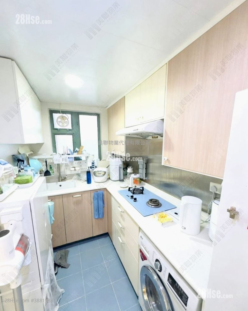 Residence Oasis Sell 4 Bedrooms , 2 Bathrooms 763 ft²
