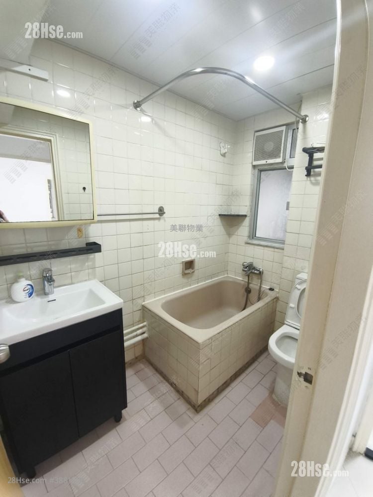 Lung Poon Court Rental 2 Bedrooms , 1 Bathroom 383 ft²