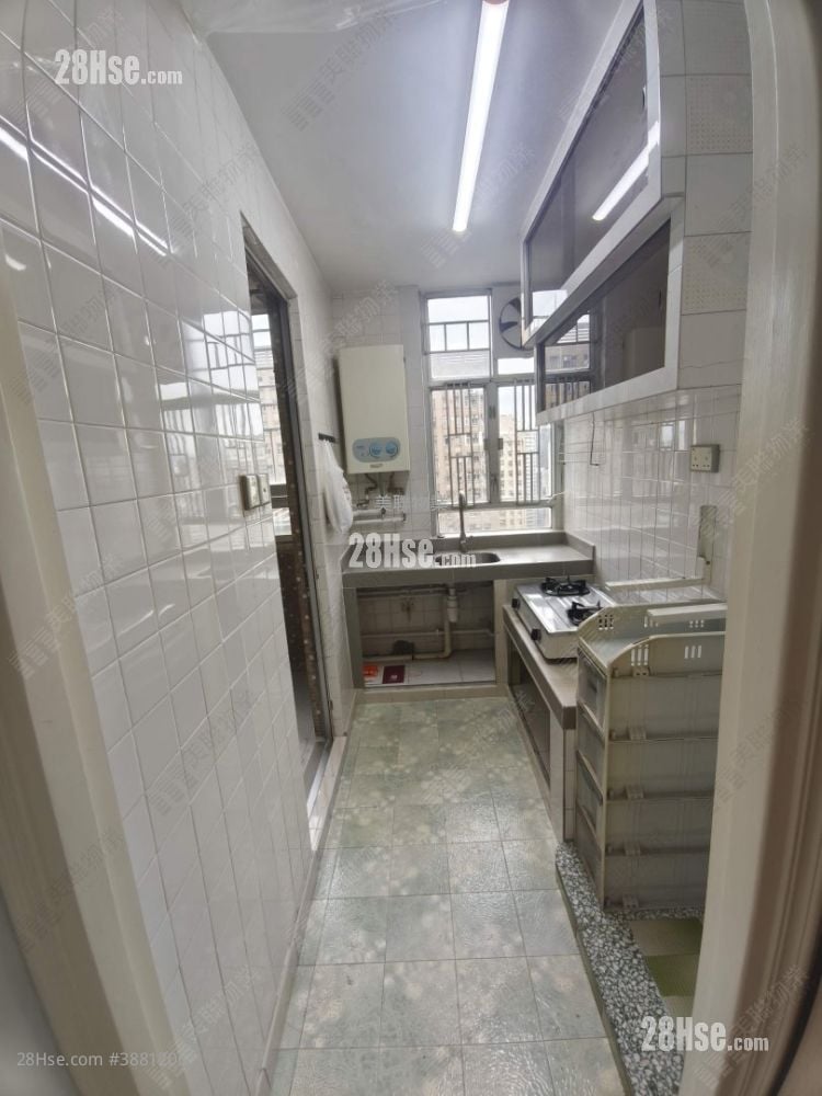 Lung Poon Court Rental 2 Bedrooms , 1 Bathroom 383 ft²