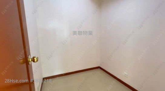Residence Oasis Sell 4 Bedrooms , 2 Bathrooms 943 ft²
