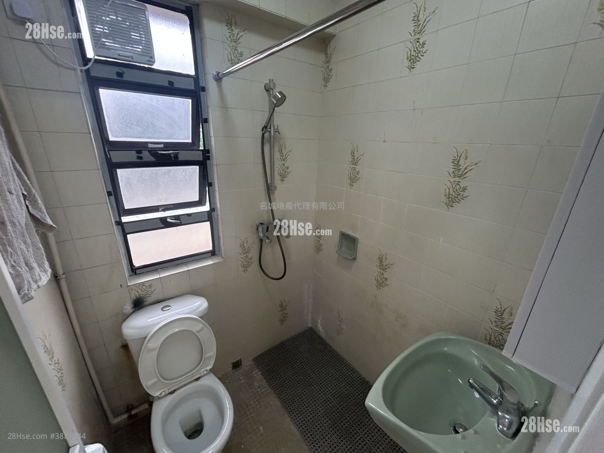Shing Ho Building Rental 2 Bedrooms 430 ft²