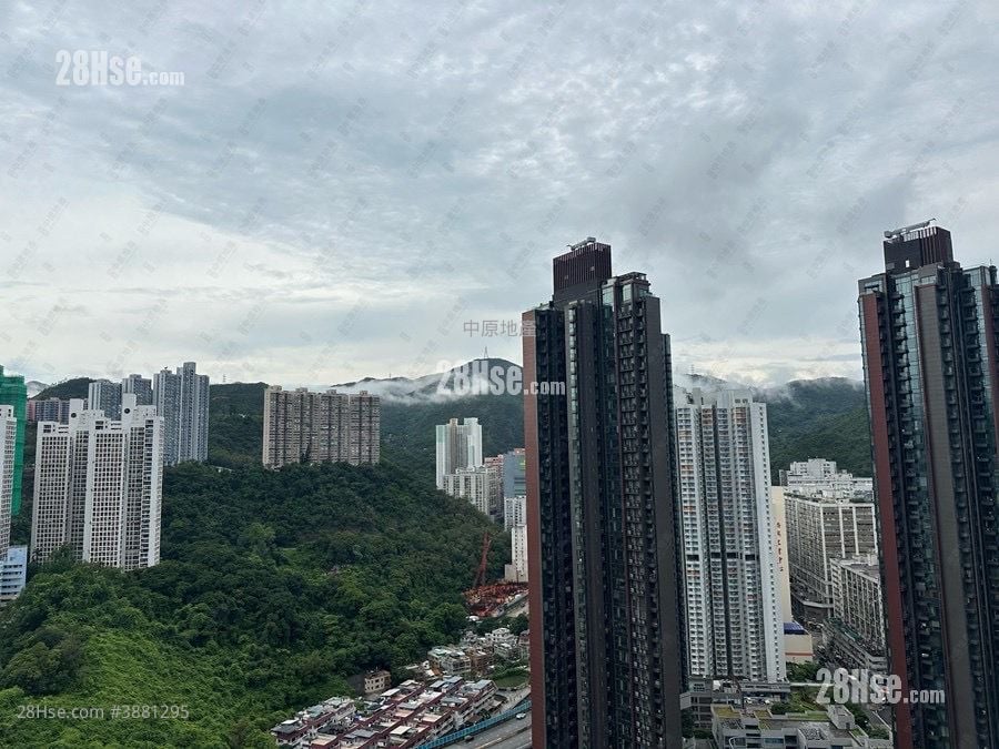 御龙山 售盘 2 房 , 3 浴室 572 平方尺