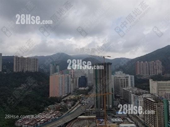 御龙山 售盘 2 房 , 3 浴室 572 平方尺