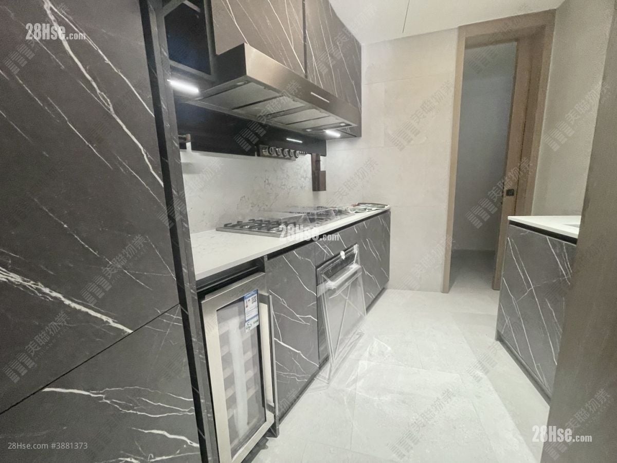 Onmantin Rental 3 Bedrooms , 2 Bathrooms 846 ft²
