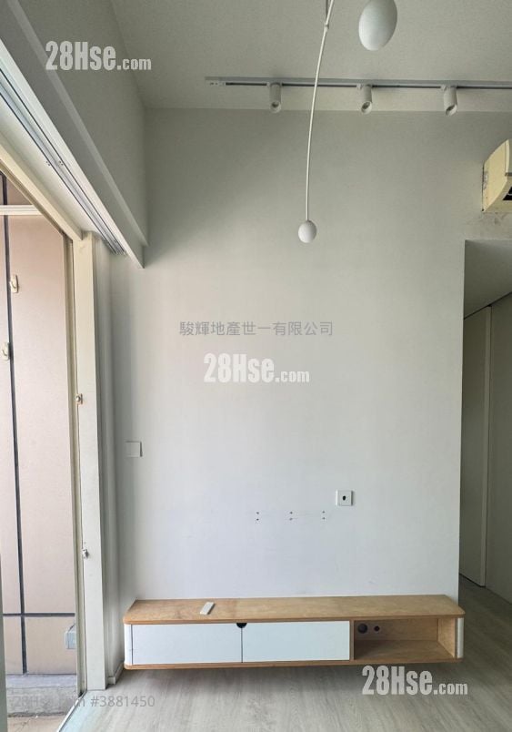 One New York Rental 3 Bedrooms , 1 Bathroom 467 ft²
