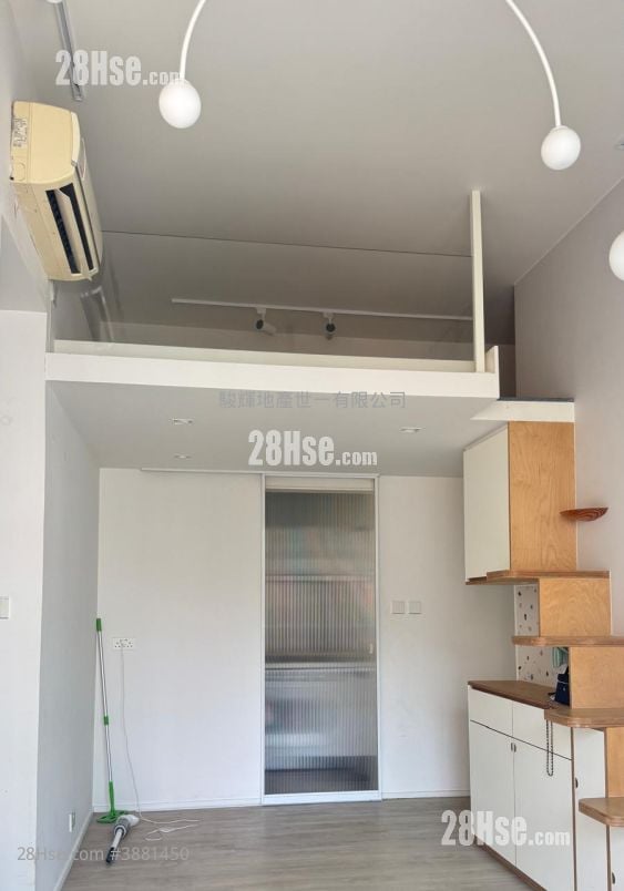 One New York Rental 3 Bedrooms , 1 Bathroom 467 ft²