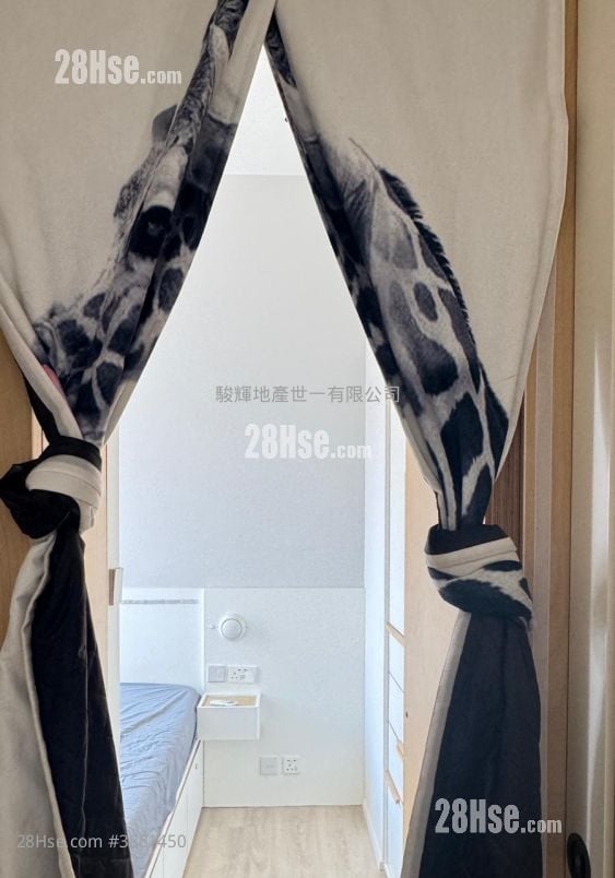 One New York Rental 3 Bedrooms , 1 Bathroom 467 ft²