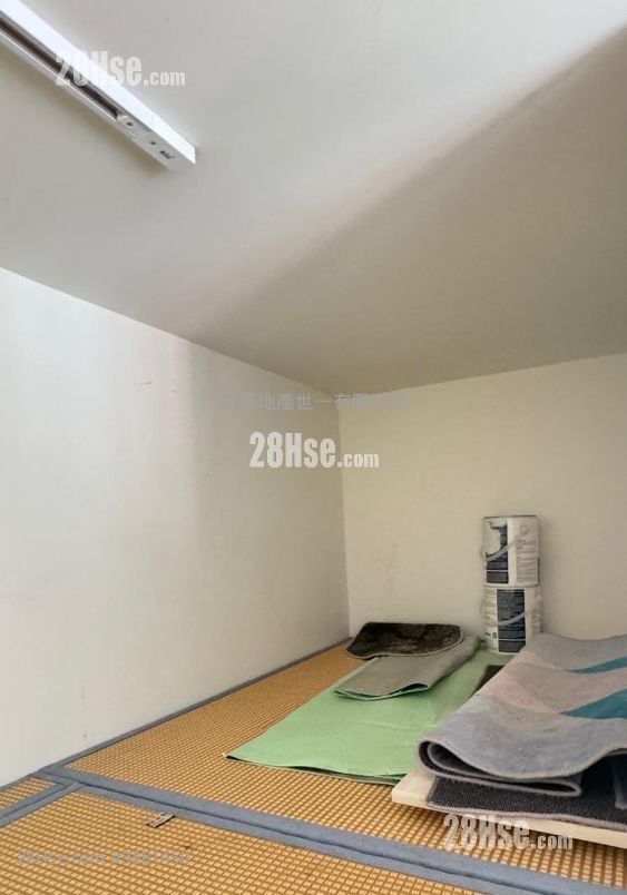 One New York Rental 3 Bedrooms , 1 Bathroom 467 ft²