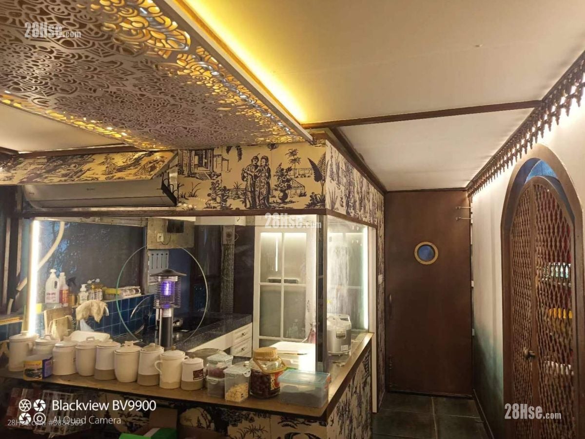 Village Rental 5+ Bedrooms , 3 Bathrooms 3,000 ft²