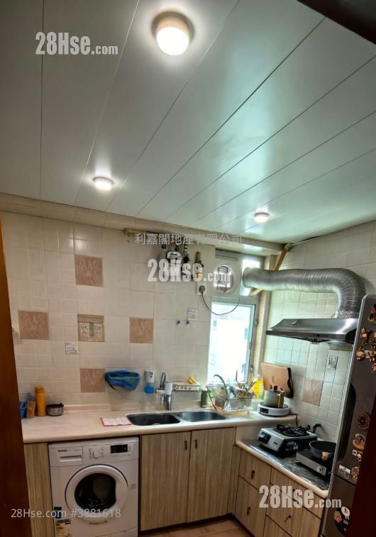 Mei Foo Sun Chuen Sell 3 Bedrooms , 2 Bathrooms 927 ft²