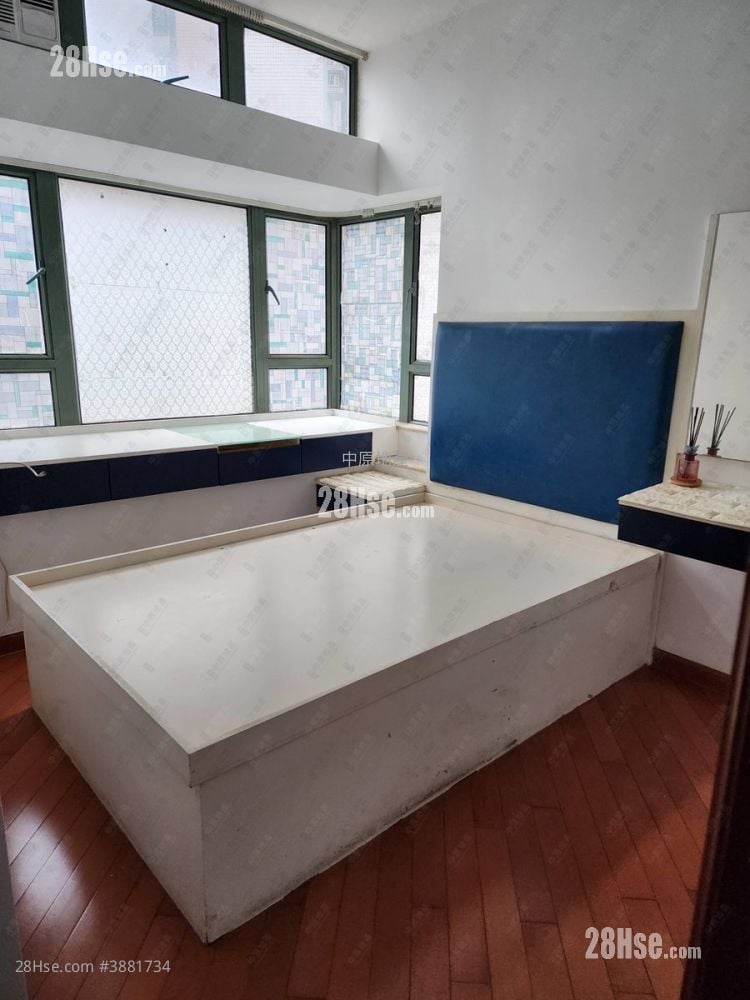 Residence Oasis Sell 3 Bedrooms 722 ft²