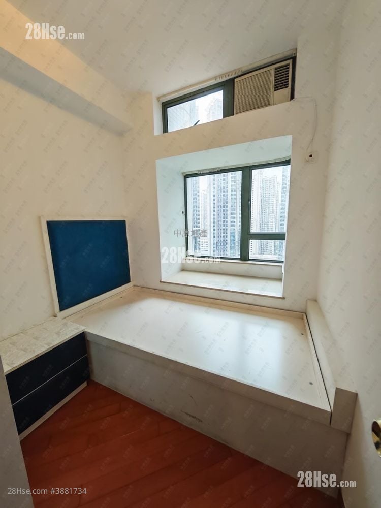 Residence Oasis Sell 3 Bedrooms 722 ft²
