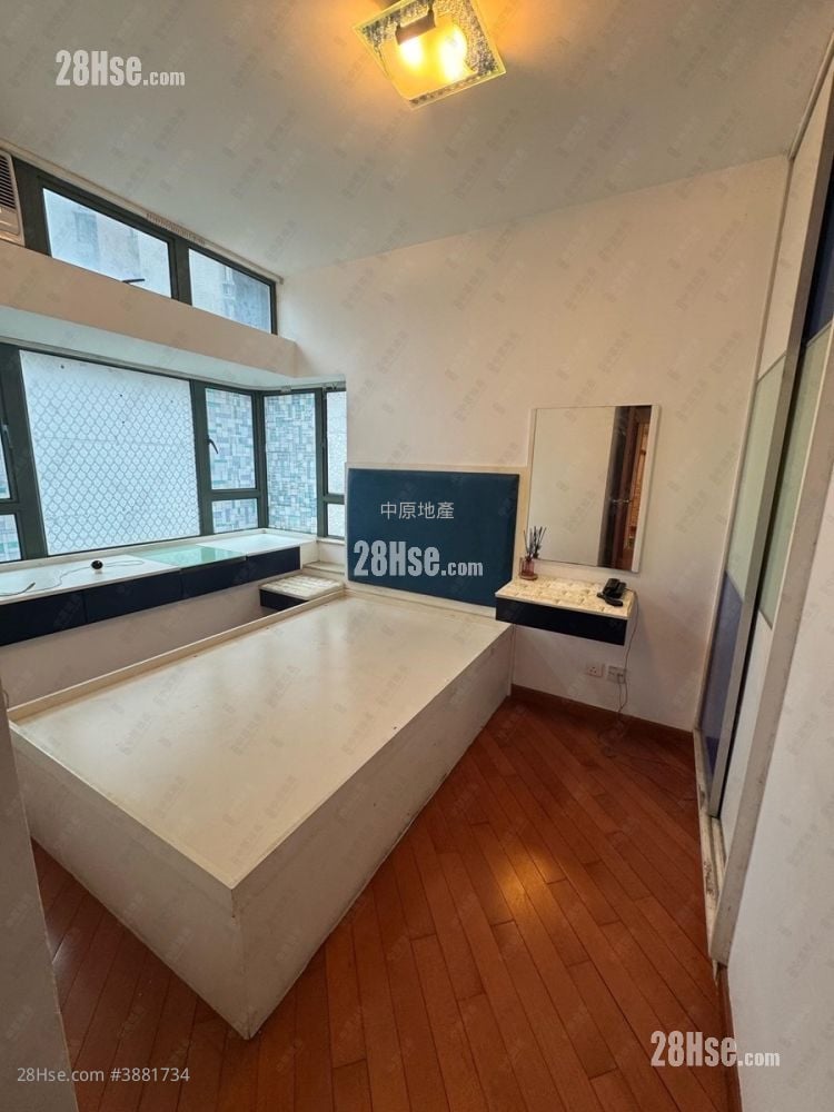 Residence Oasis Sell 3 Bedrooms 722 ft²