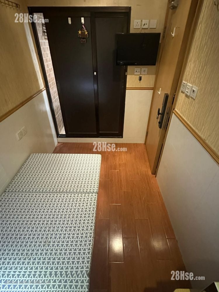 Golden Crown Court Rental 100 ft²