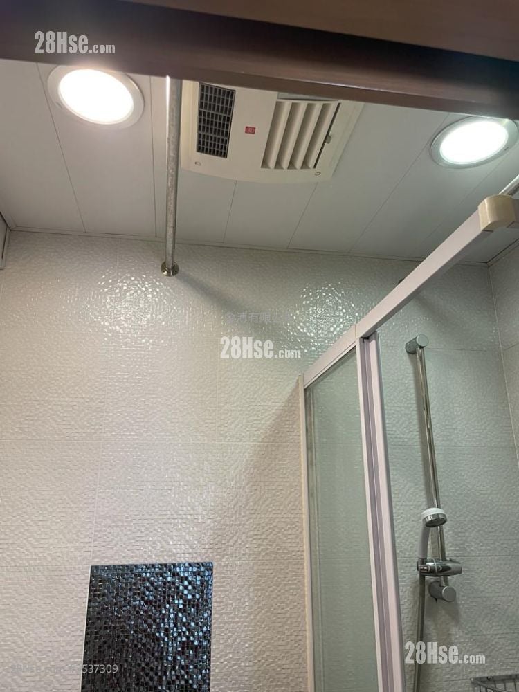 bathroom: Kiu Chau Building Rental 1 Bathroom 254 ft²