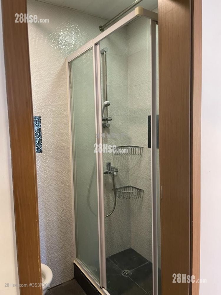 bathroom: Kiu Chau Building Rental 1 Bathroom 254 ft²