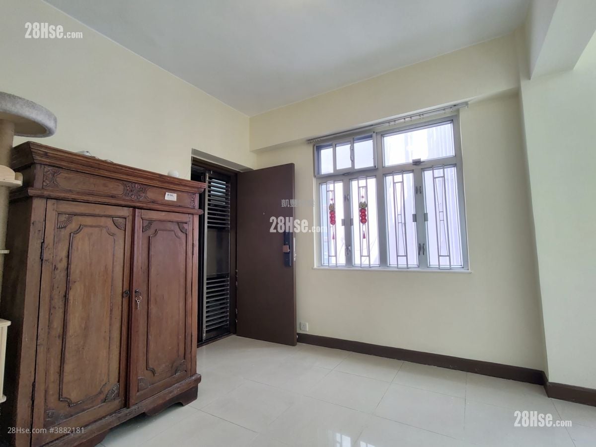 Jet Foil Building Sell 1 Bedroom , 1 Bathroom 332 ft²