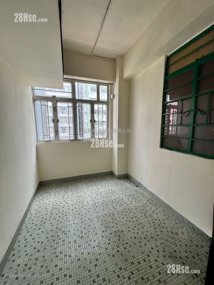 Hennessy Road Court Sell 2 Bedrooms , 1 Bathroom 366 ft²