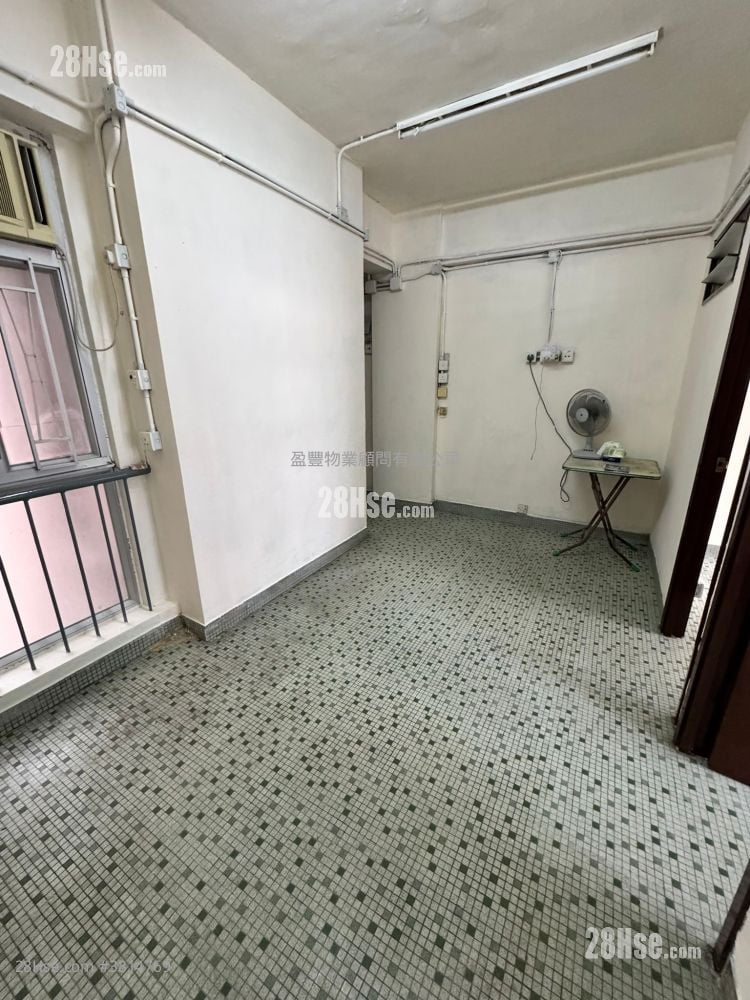 Hennessy Road Court Sell 2 Bedrooms , 1 Bathroom 366 ft²