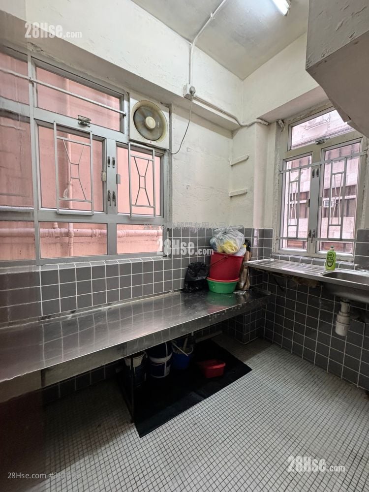 Hennessy Road Court Sell 2 Bedrooms , 1 Bathroom 366 ft²