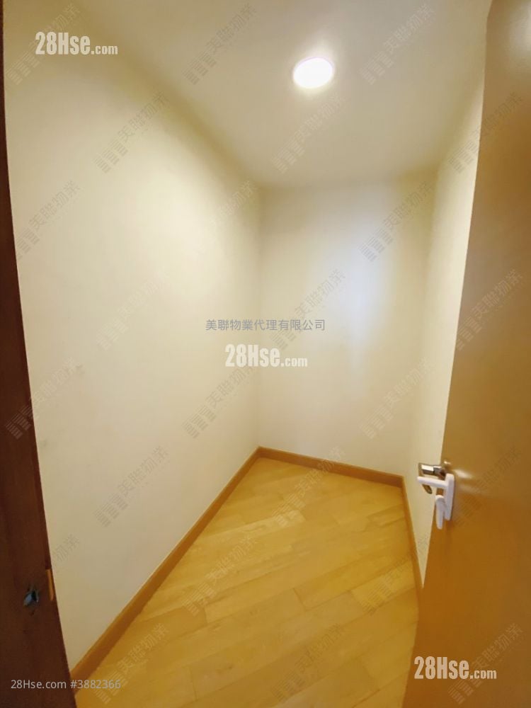 Yoho Midtown Sell 3 Bedrooms , 3 Bathrooms 901 ft²