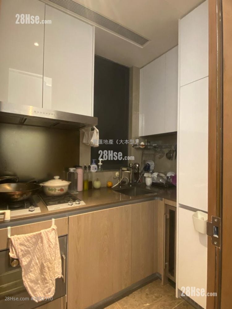 Maya Sell 2 Bedrooms 547 ft²
