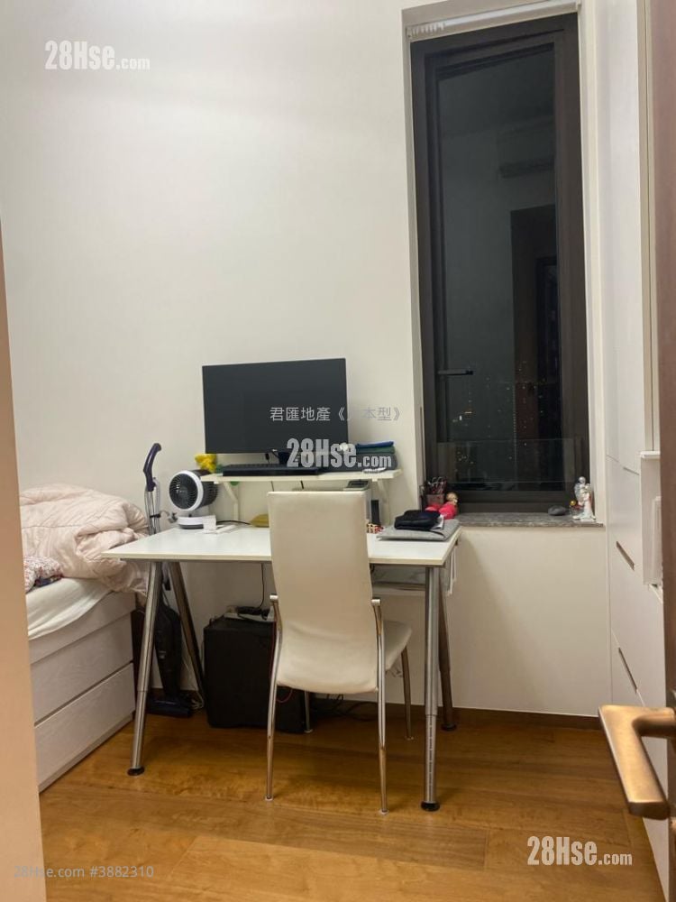 Maya Sell 2 Bedrooms 547 ft²