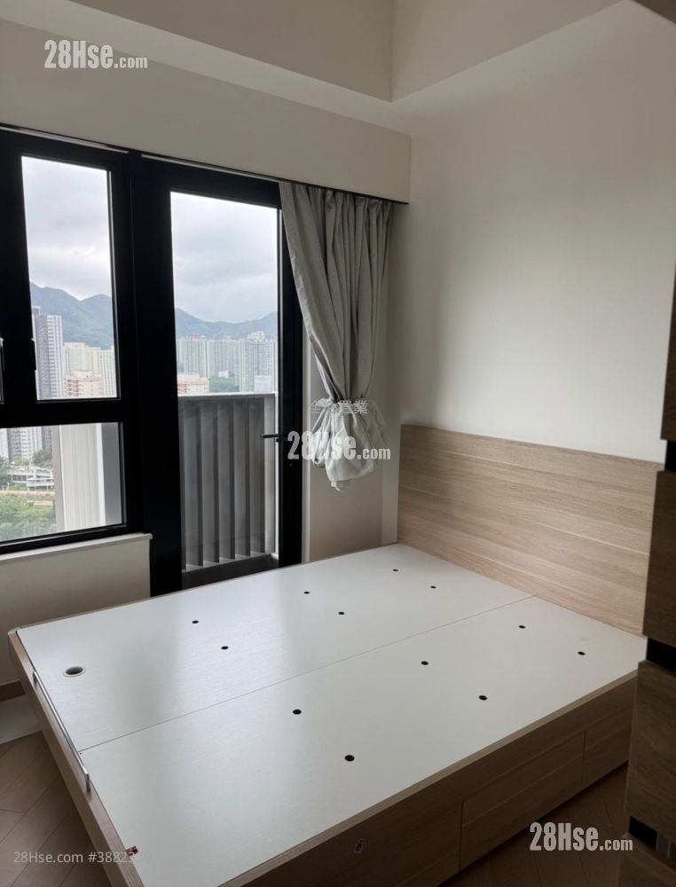 master room: Mount Regency Rental 3 Bedrooms , 2 Bathrooms 591 ft²